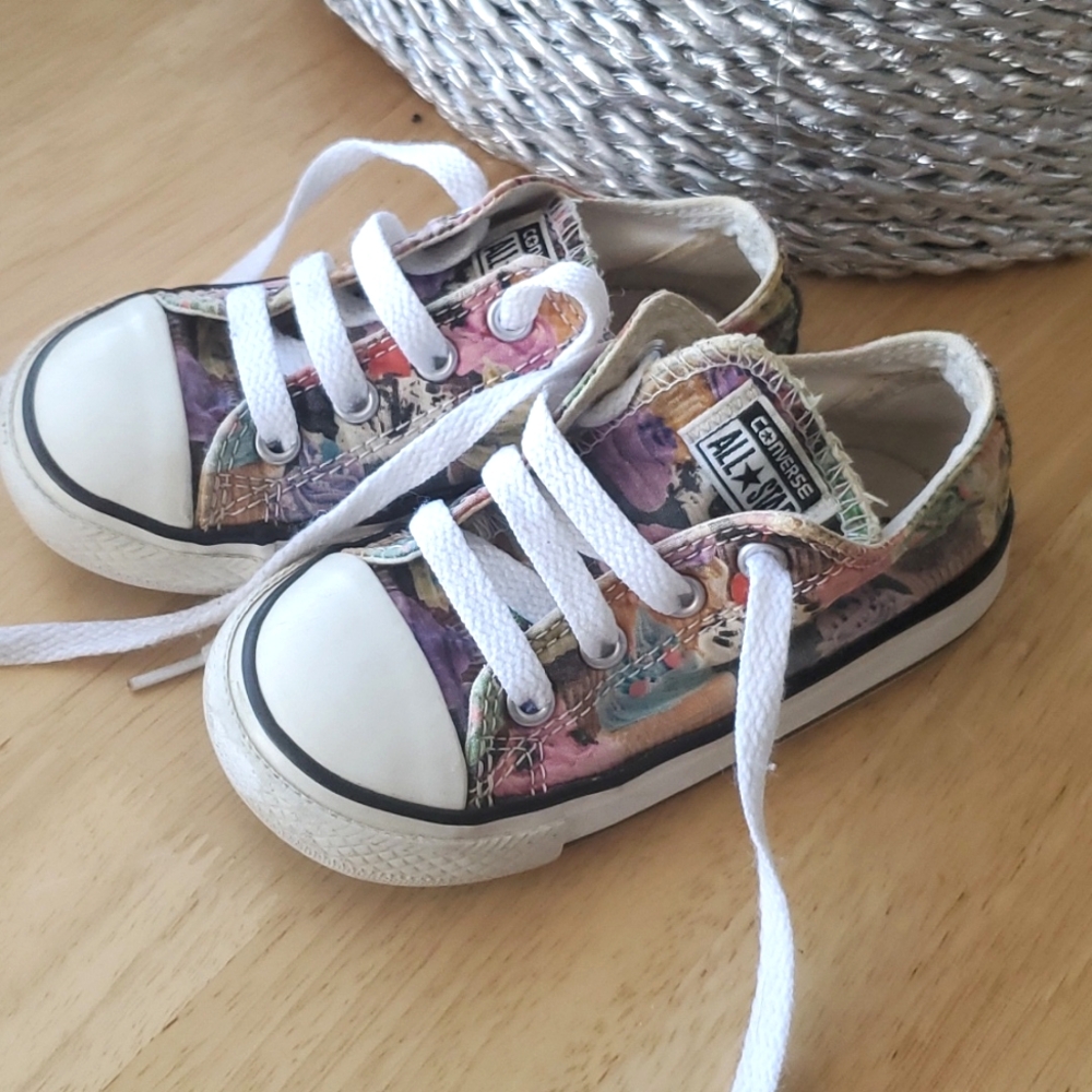 Converse sneaker